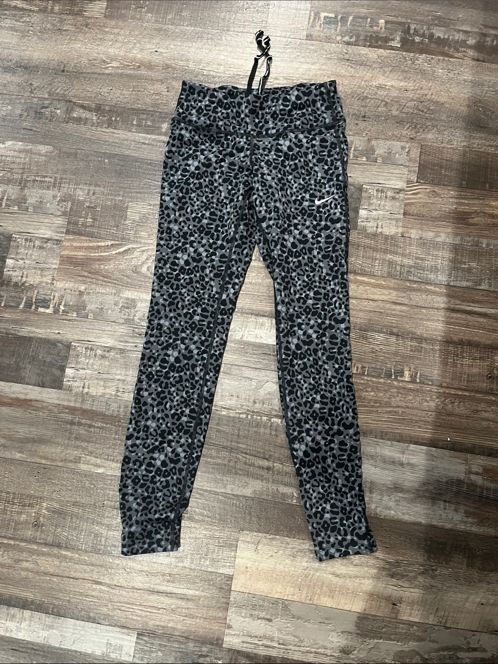 Nike Women's Black & Gray Leopard High-Waist Leggings